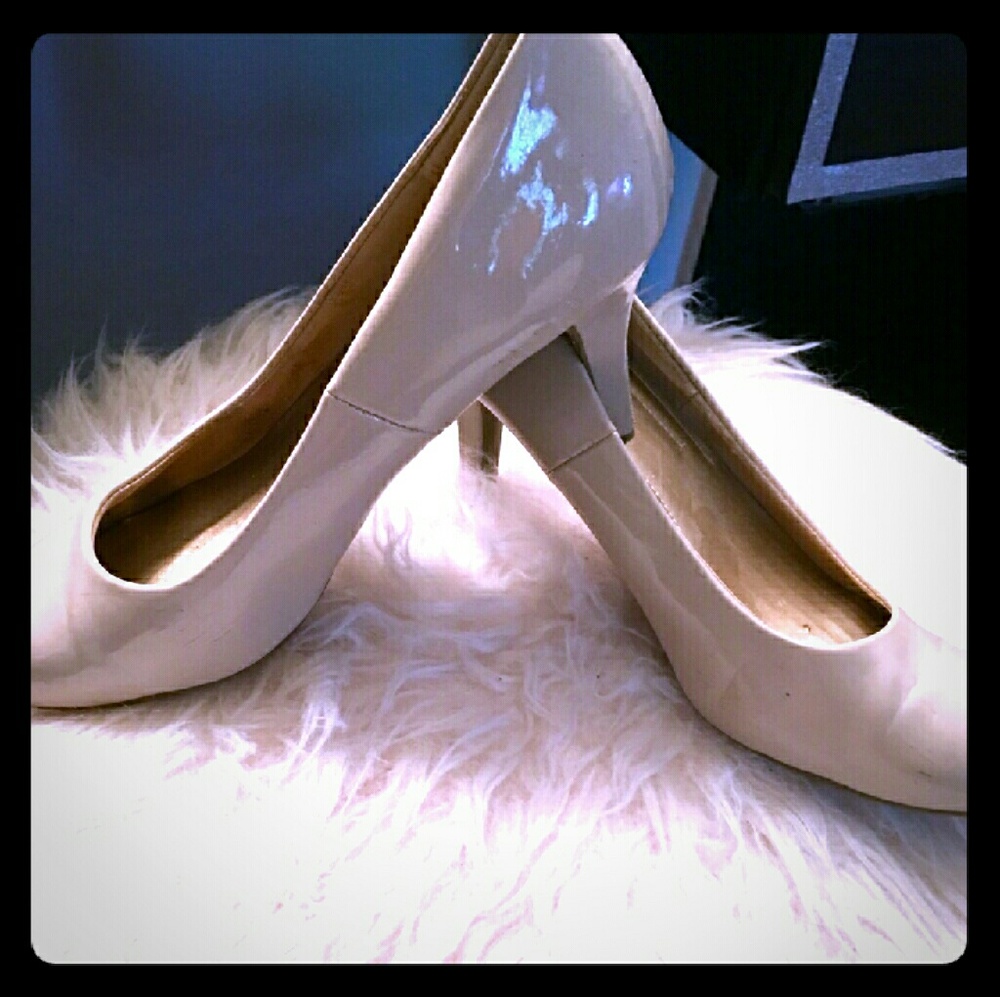 LEATHER CREAM HEELS size 8.5